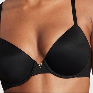 Victoria's Secret Classic Black Bra Push up lightly lined
38D NEW